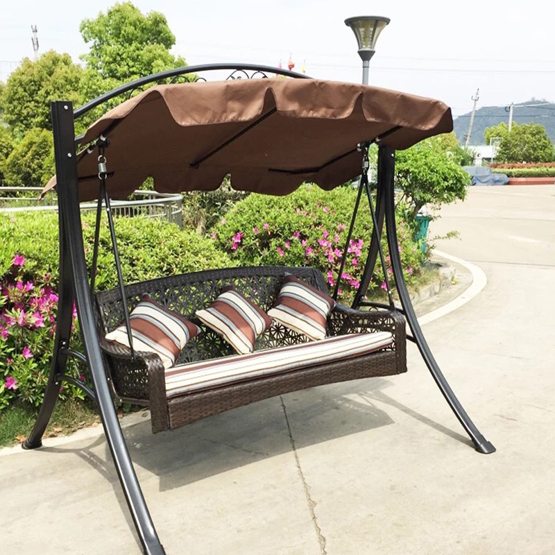Baldachin-Rattan-Sitzarmlehne für den Außenbereich, 3-Sitzer-Verandaschaukel